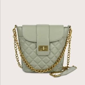 Comes with a buckle crossbody